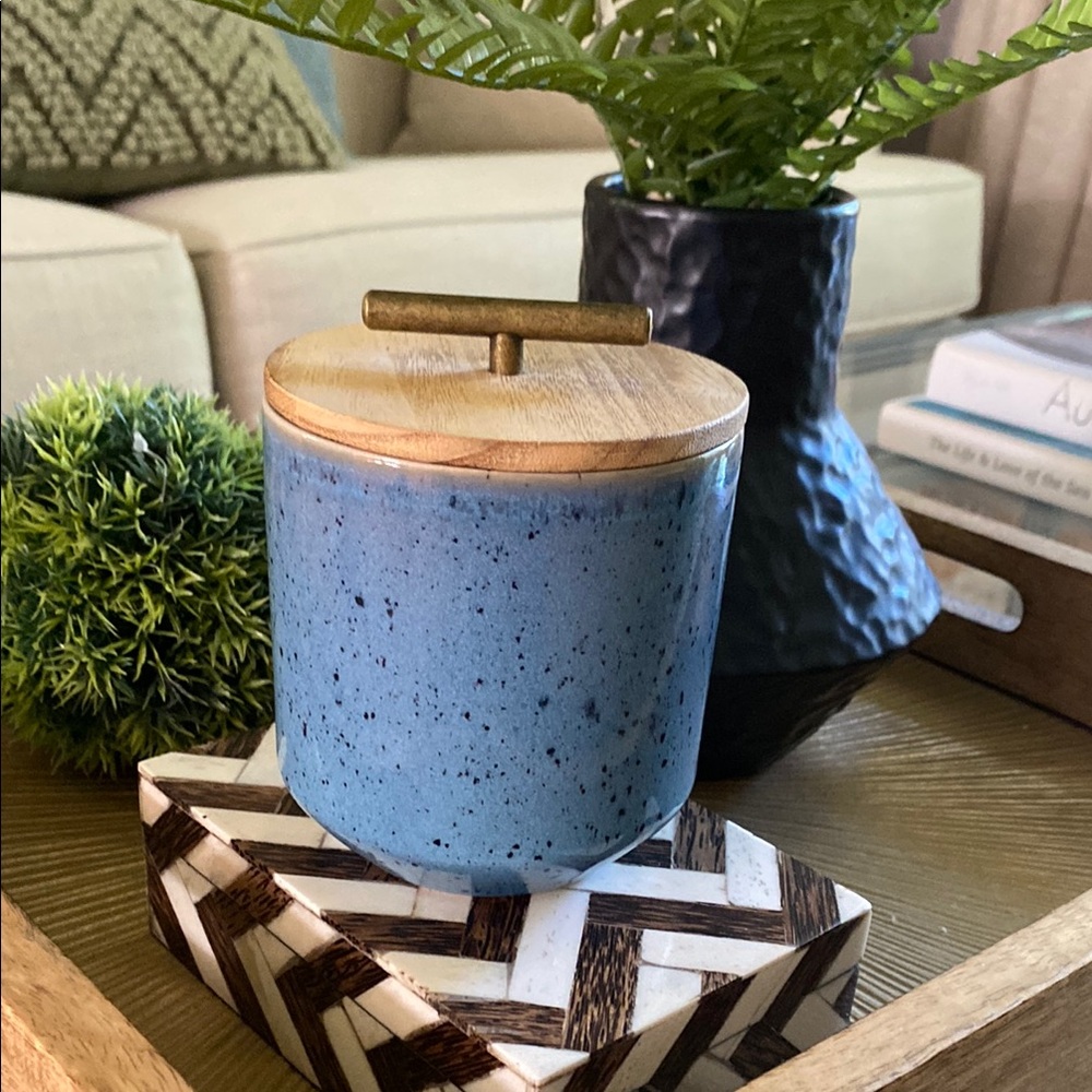 NWT DW HOME AQUA AND SEA BLOSSOM CANDLE